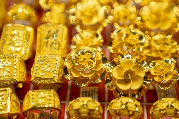 1734575824 627 The gioi chao dao gia vang co phieu Bitcoin lao