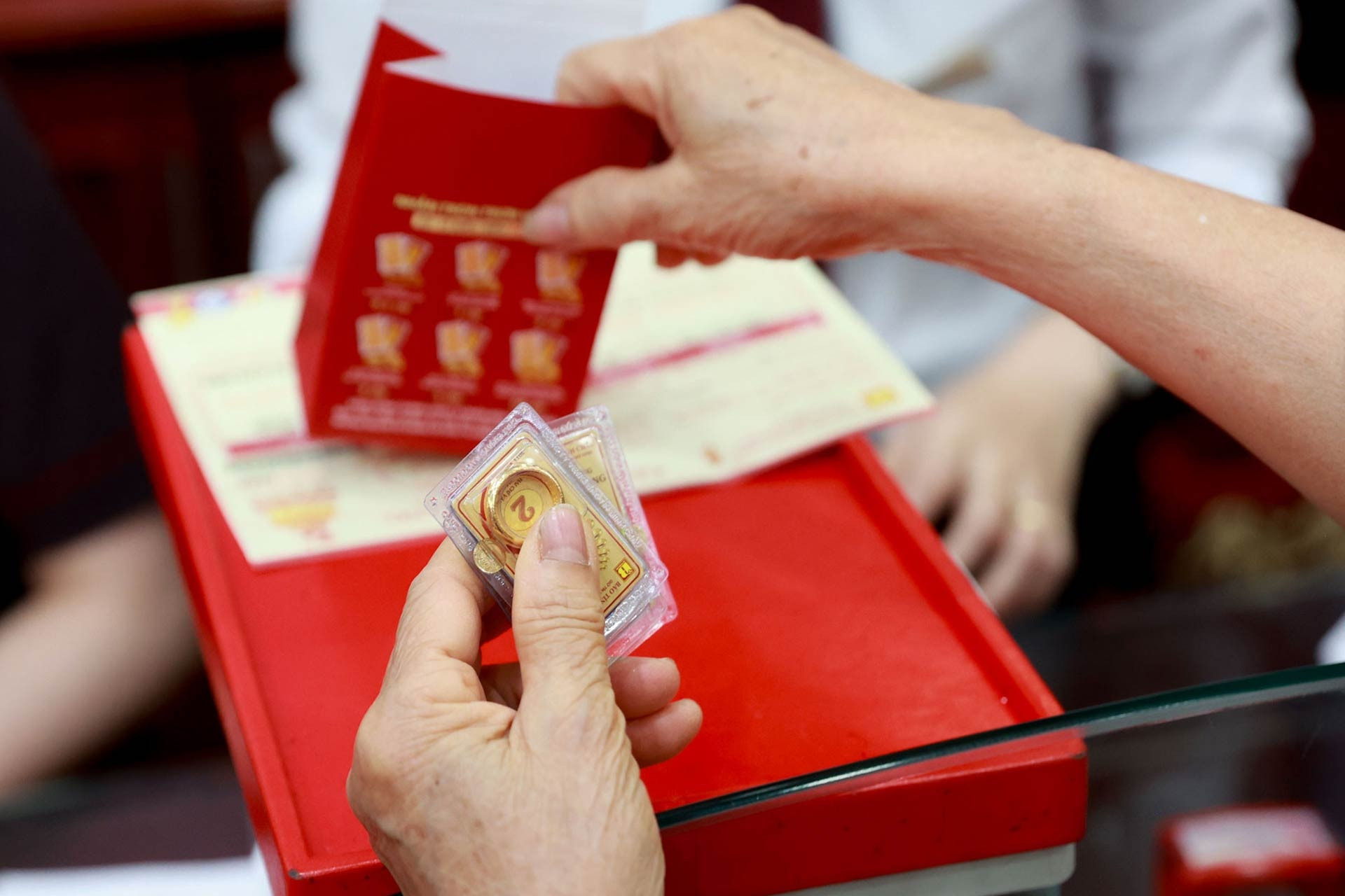 Giá vàng hôm nay 17/12/2024: Thế giới tăng nóng, vàng SJC sẽ ngừng rơi? 2 Gia vang hom nay 17122024 The gioi tang nong vang