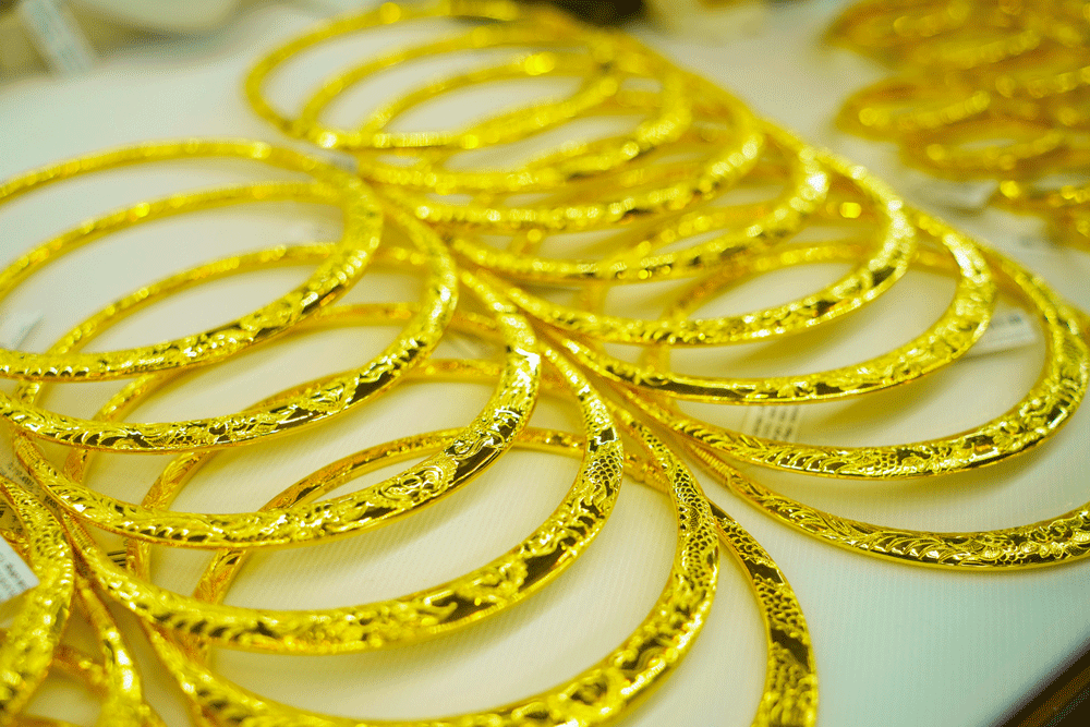 Gia vang hom nay 1812 bien dong the nao