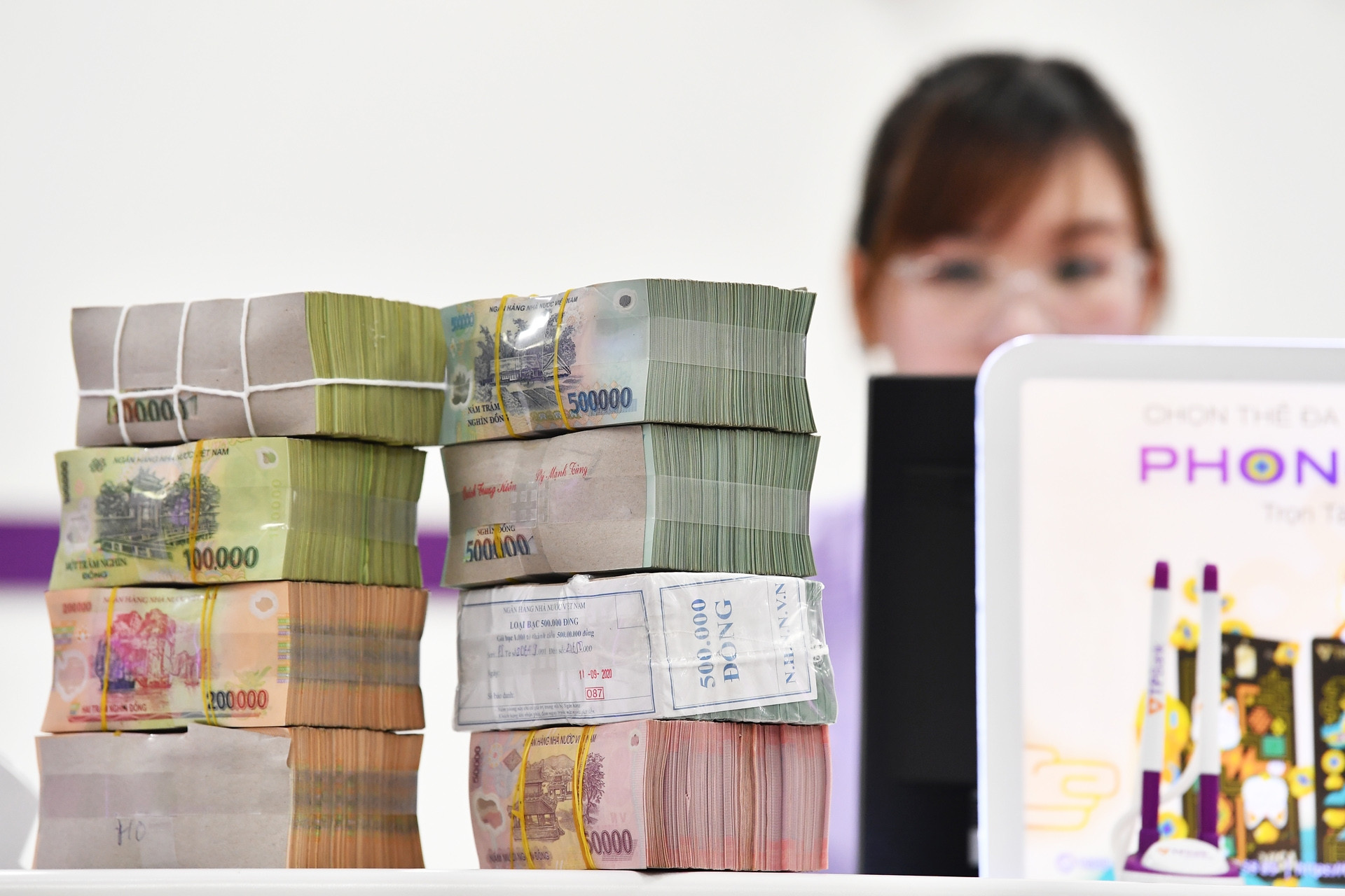 Giá vàng hôm nay 17/1/2025 tăng không ngừng, vàng SJC và nhẫn vọt lên 87,3 triệu 4 Lãi suất ngân hàng hôm nay 17/1/2025: Một nhà băng tăng mạnh kỳ hạn ngắn
