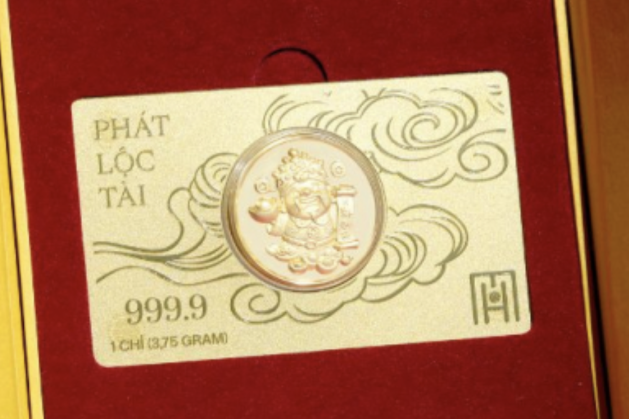 Vàng nhẫn đắt kỷ lục trước ngày Thần Tài, dân bán vài chục lượng, ôm về tiền tỷ 9 Giá vàng Thần Tài đắt kỷ lục, hàng ép vỉ vọt lên 99,5 triệu đồng/lượng