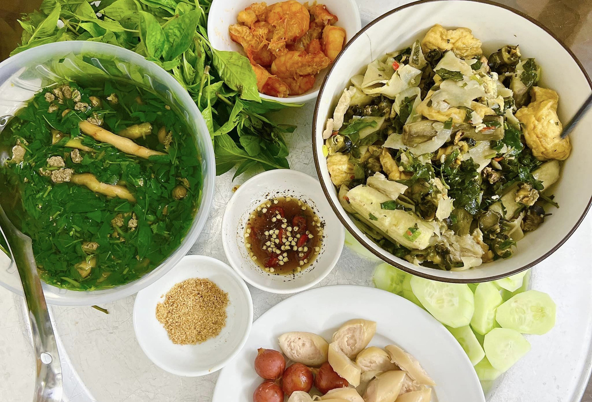 Nàng dâu giật mình khi nghe lén cuộc trò chuyện của chồng và bố chồng 2 Bố chồng ở Hải Phòng nấu loạt mâm cơm, con dâu khoe khắp mạng xã hội