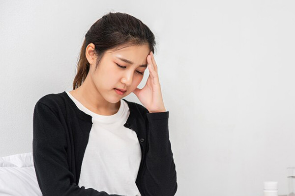 Nàng dâu giật mình khi nghe lén cuộc trò chuyện của chồng và bố chồng 3 Bố chồng thường xuyên gọi điện vay tiền, biết sự thật tôi khó xử