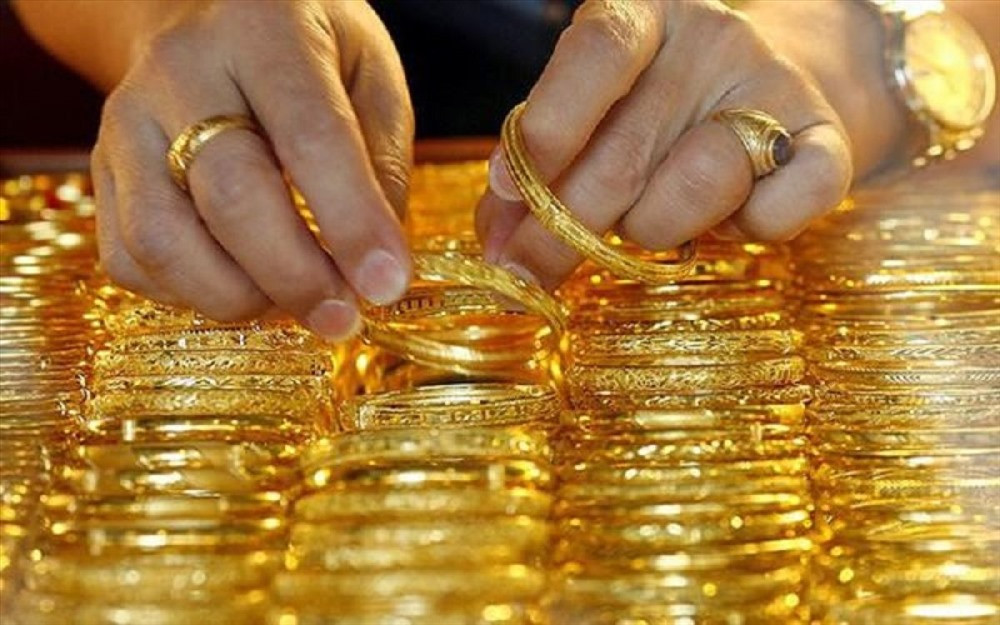 Giá vàng hôm nay 1/3: Xuống thấp nhất năm, vàng bất ngờ hồi phục 5 1740610383 960 Gia vang hom nay 13 Xuong thap nhat nam vang