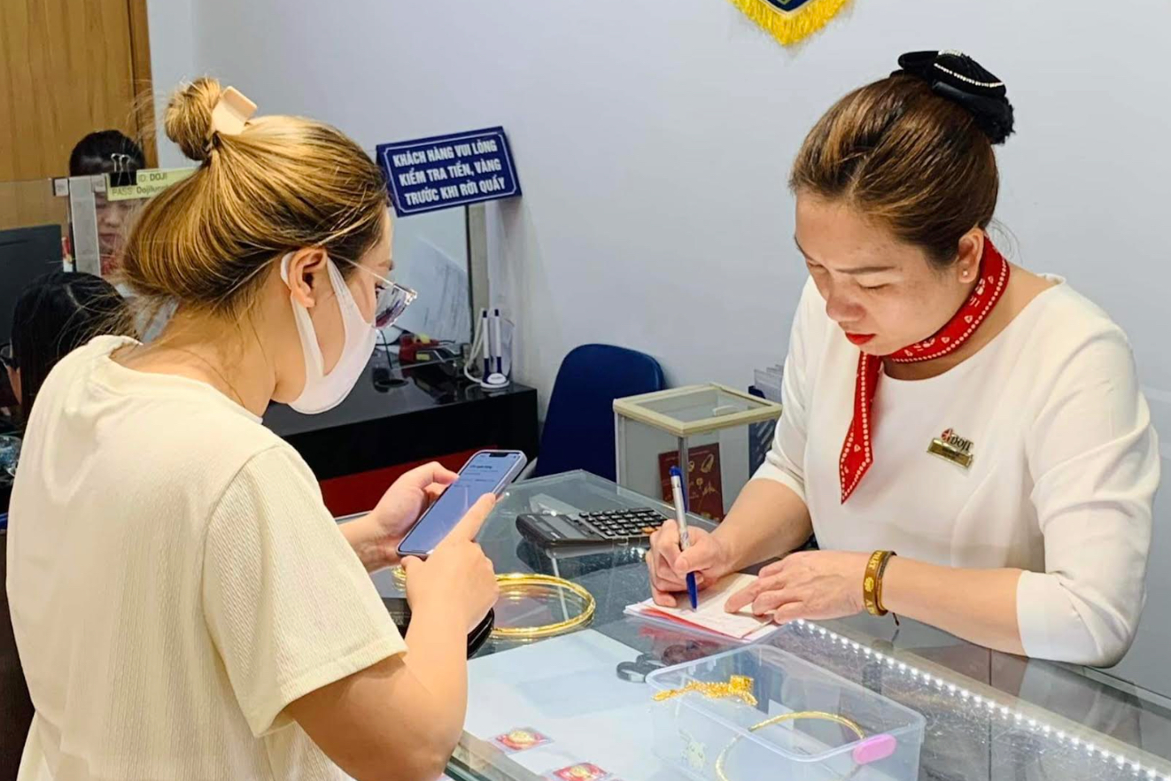 Giá vàng nhẫn tăng mạnh, vượt 76 triệu 2 Gia vang nhan tang manh vuot 76 trieu