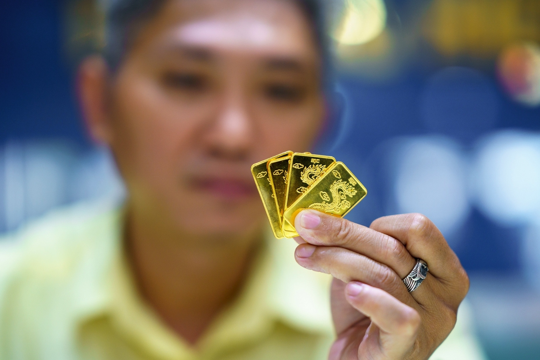 Giá vàng hôm nay 4/3/2025 thăng hoa, nhẫn trơn và SJC vụt tăng trở lại 2 Gia vang hom nay 432025 thang hoa nhan tron va