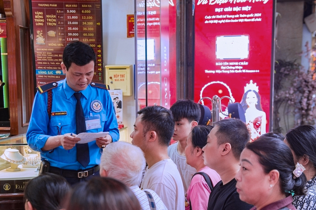 Giá vàng đảo chiều liên tục, thời gian tới thăng hoa hay tụt dốc? 2 1745533024 974 Gia vang dao chieu lien tuc thoi gian toi thang