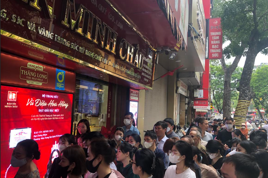 Giá vàng hôm nay 23/4/2025 tăng không ngừng, rồng rắn xếp hàng mua vàng 4 Gia vang hom nay 2342025 tang khong ngung rong ran