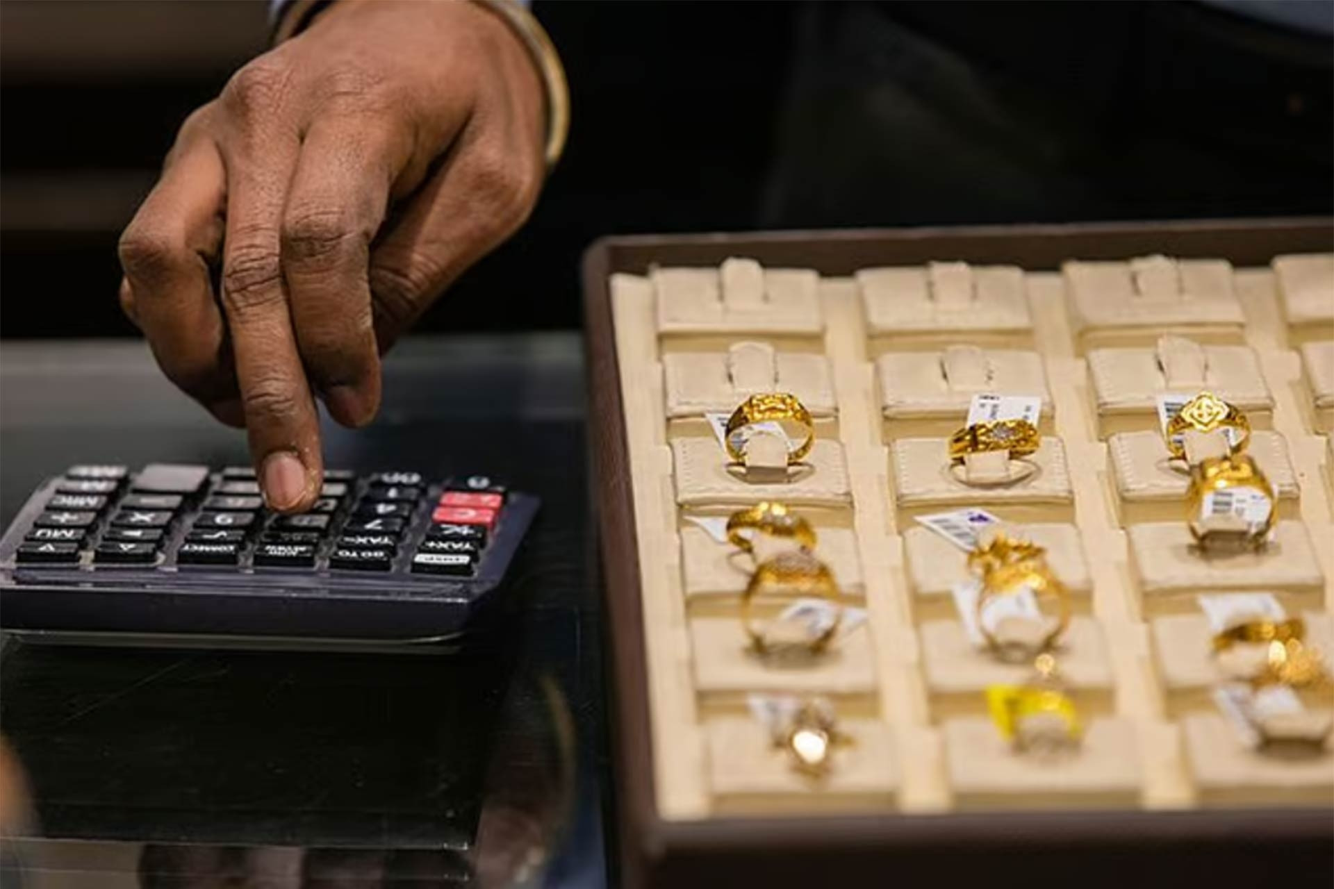 Giá vàng lập đỉnh, người dân một quốc gia vẫn mạnh tay mua 290 tấn 3 1748749805 528 Gia vang lap dinh nguoi dan mot quoc gia van
