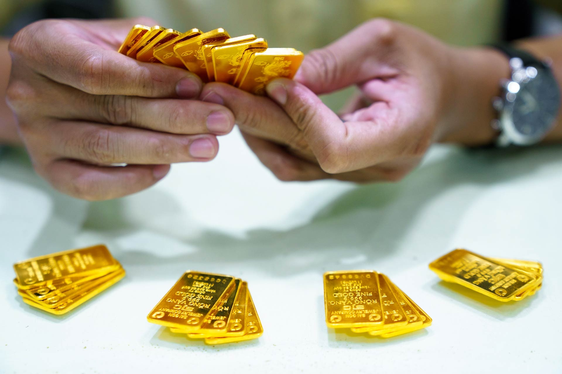Ngân hàng Nhà nước 10 năm liền không cung vàng miếng ra thị trường 2 Sau thanh tra, Ngân hàng Nhà nước muốn mua bán vàng từ 20 triệu đồng phải chuyển khoản