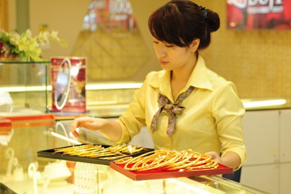 Giá vàng hôm nay 28/8/2025: SJC và vàng nhẫn lên đỉnh mới, rủi ro ở phía trước 2 Gia vang hom nay 2882025 SJC va vang nhan len