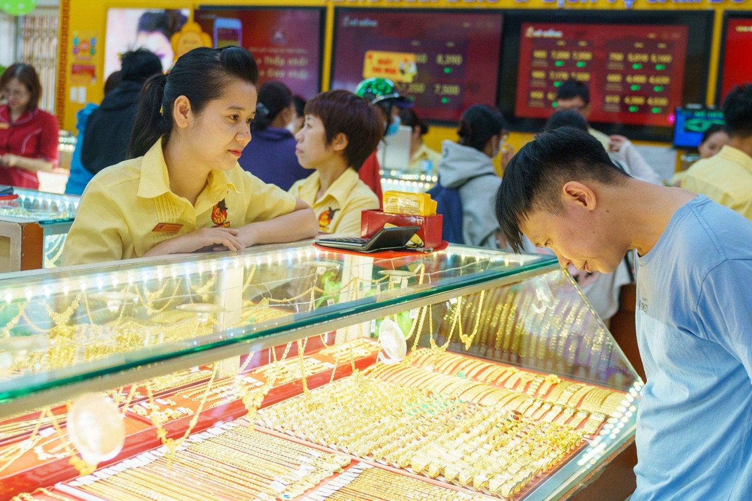 Nên đánh thuế 20% trên lợi nhuận bán vàng hay theo giá trị giao dịch?