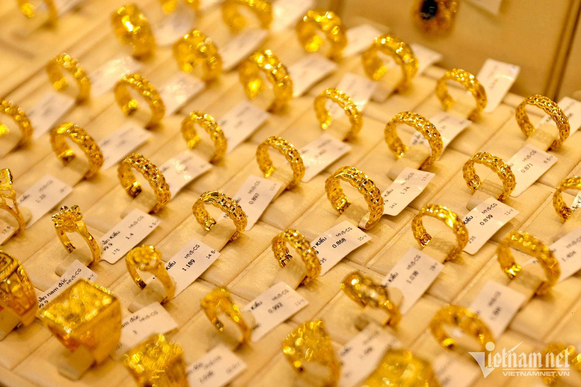 1761107764 274 Gia vang the gioi giam ky luc Cat dut chu