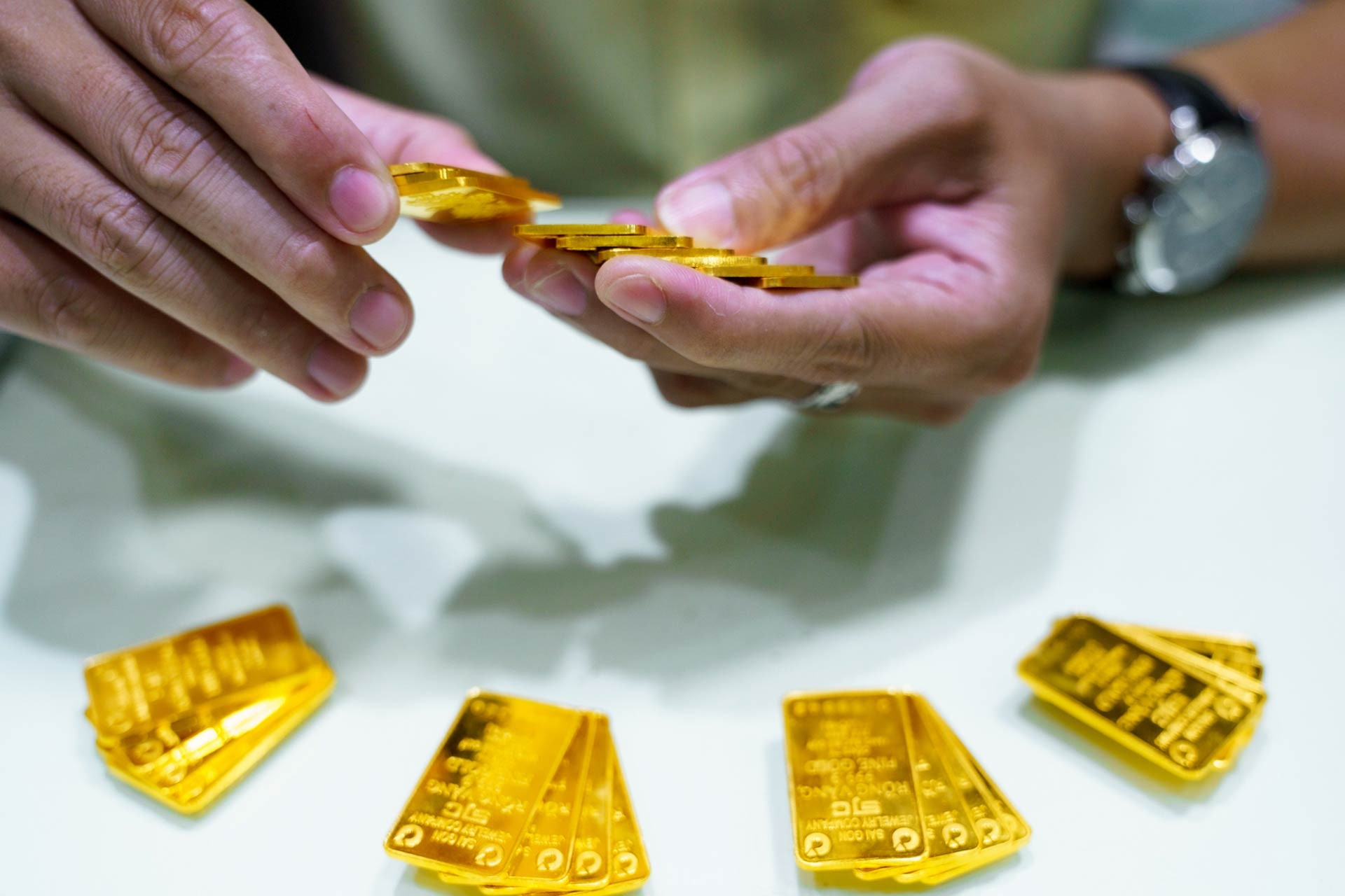 1762828924 427 Ba lao 70 tuoi cho mua vang tu 3 ruoi