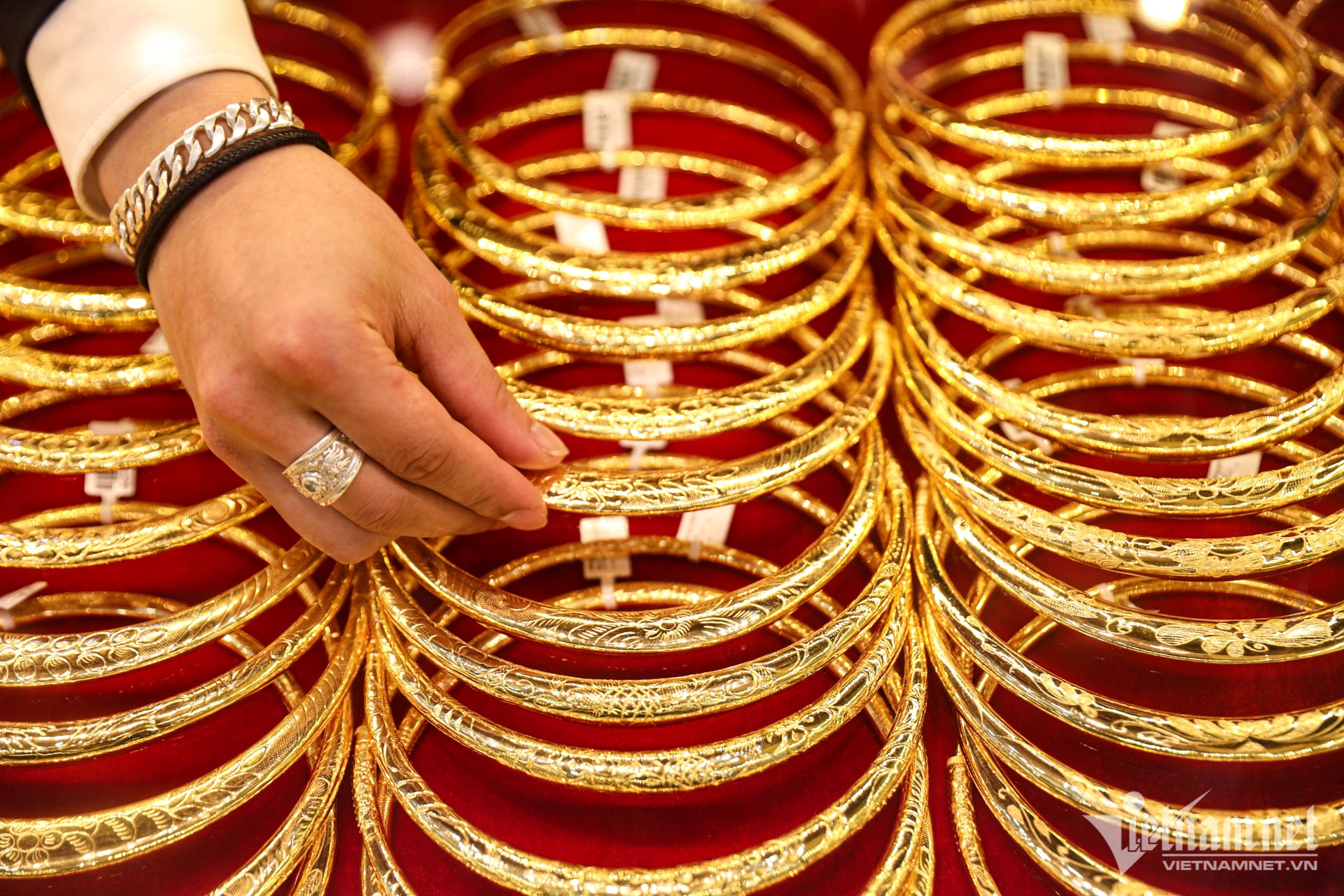 1763599204 541 Gia vang hom nay 20112025 Vang the gioi vot tang