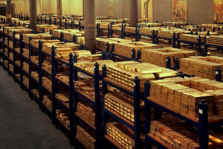 Vàng lên đỉnh lịch sử, nhà đầu tư Ấn Độ mua ròng kỷ lục 10 tỷ USD 3 Cuộc đua lấp đầy các hầm vàng của 'cá mập' thế giới