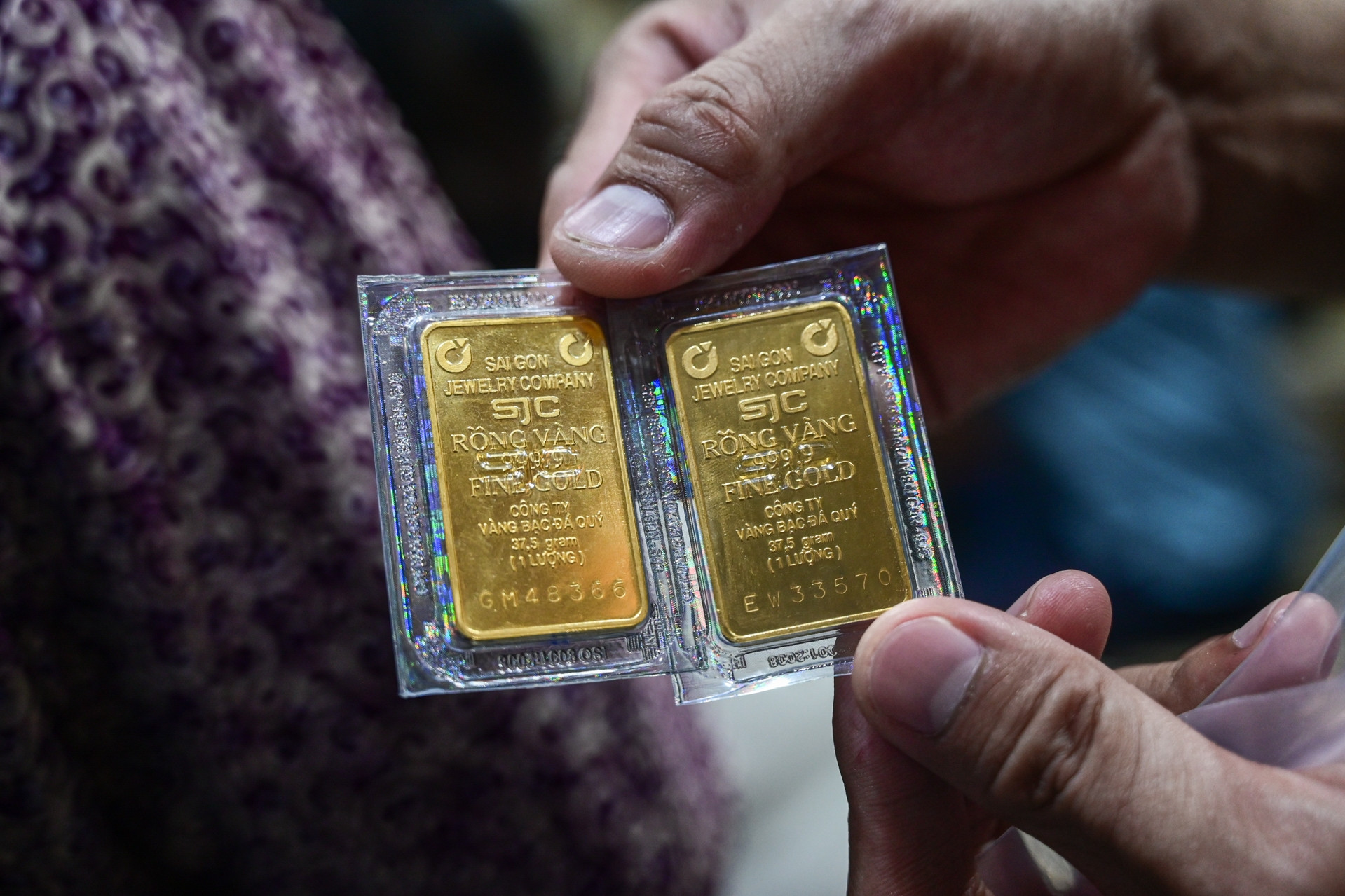 Vàng giảm sau phiên tăng kỷ lục: Khoảng lặng hay rủi ro 'bỏng tay'? 2 1766635804 749 Vang giam sau phien tang ky luc Khoang lang hay