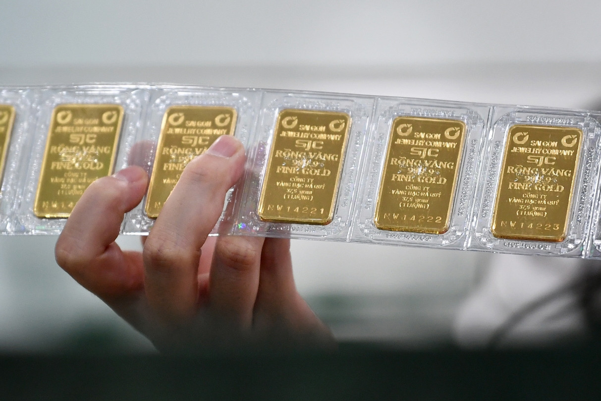 Không thể nói tiết kiệm mà thức, xếp hàng từ 3h sáng để mua vàng miếng