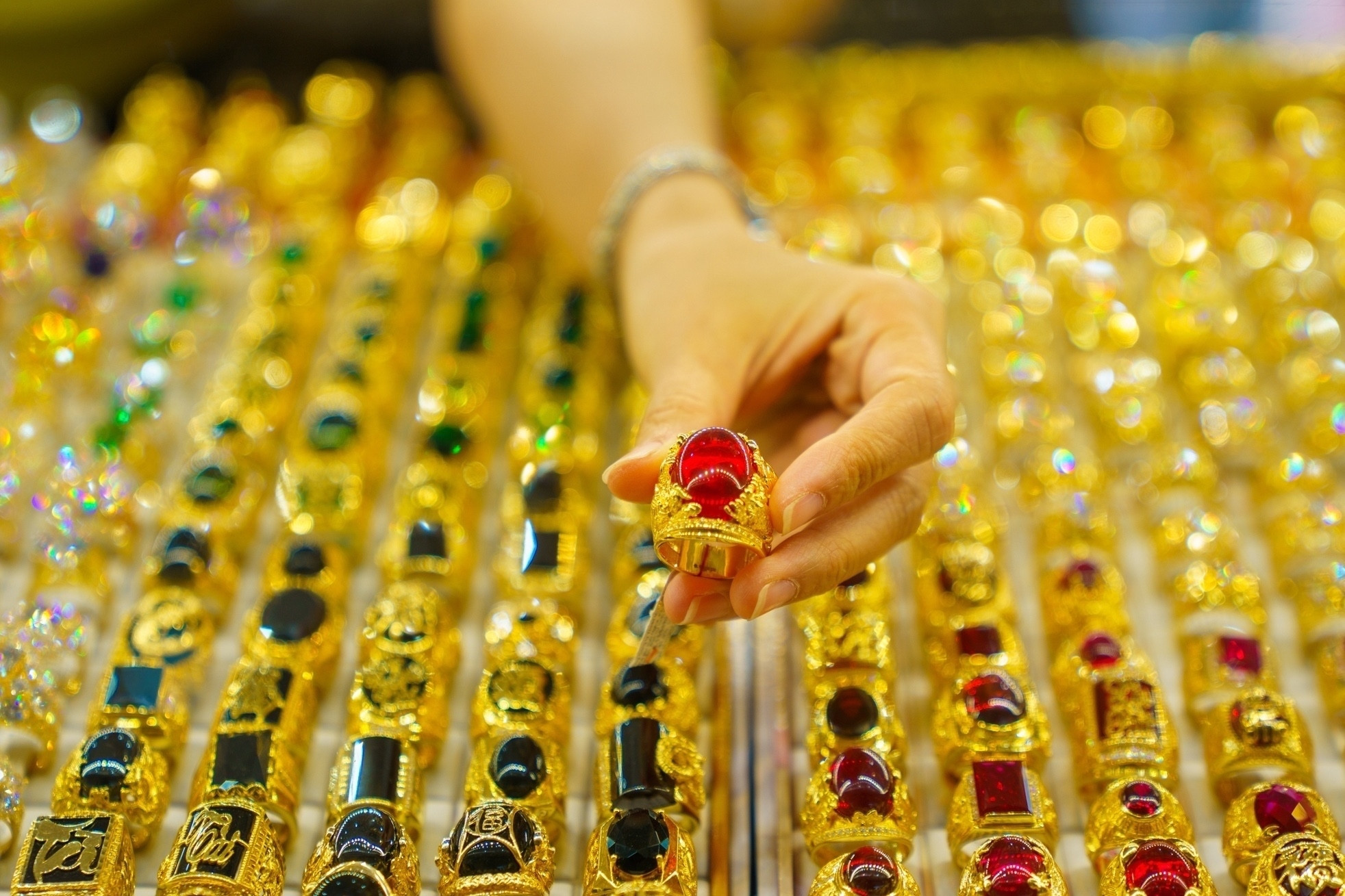 Gia vang leo thang nho luc mua am tham nhung