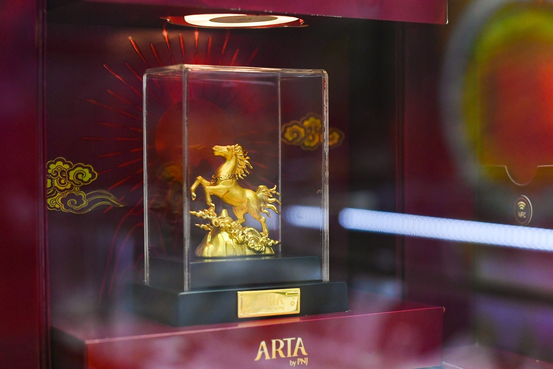 Vàng lên sát 191 triệu đồng/lượng, chen nhau đi mua 'không quan tâm giá' 3 1772441044 411 Vang len sat 191 trieu dongluong chen nhau di mua