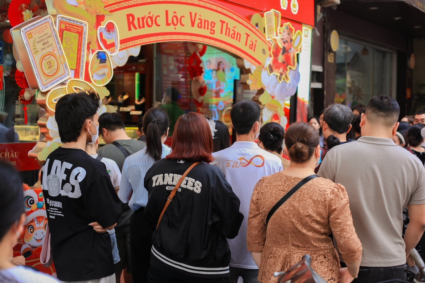 PGS.TS Nguyễn Hữu Huân: Lướt sóng vàng theo tin chiến sự Trung Đông là rủi ro rất cao 3 1772491144 454 PGSTS Nguyen Huu Huan Luot song vang theo tin chien