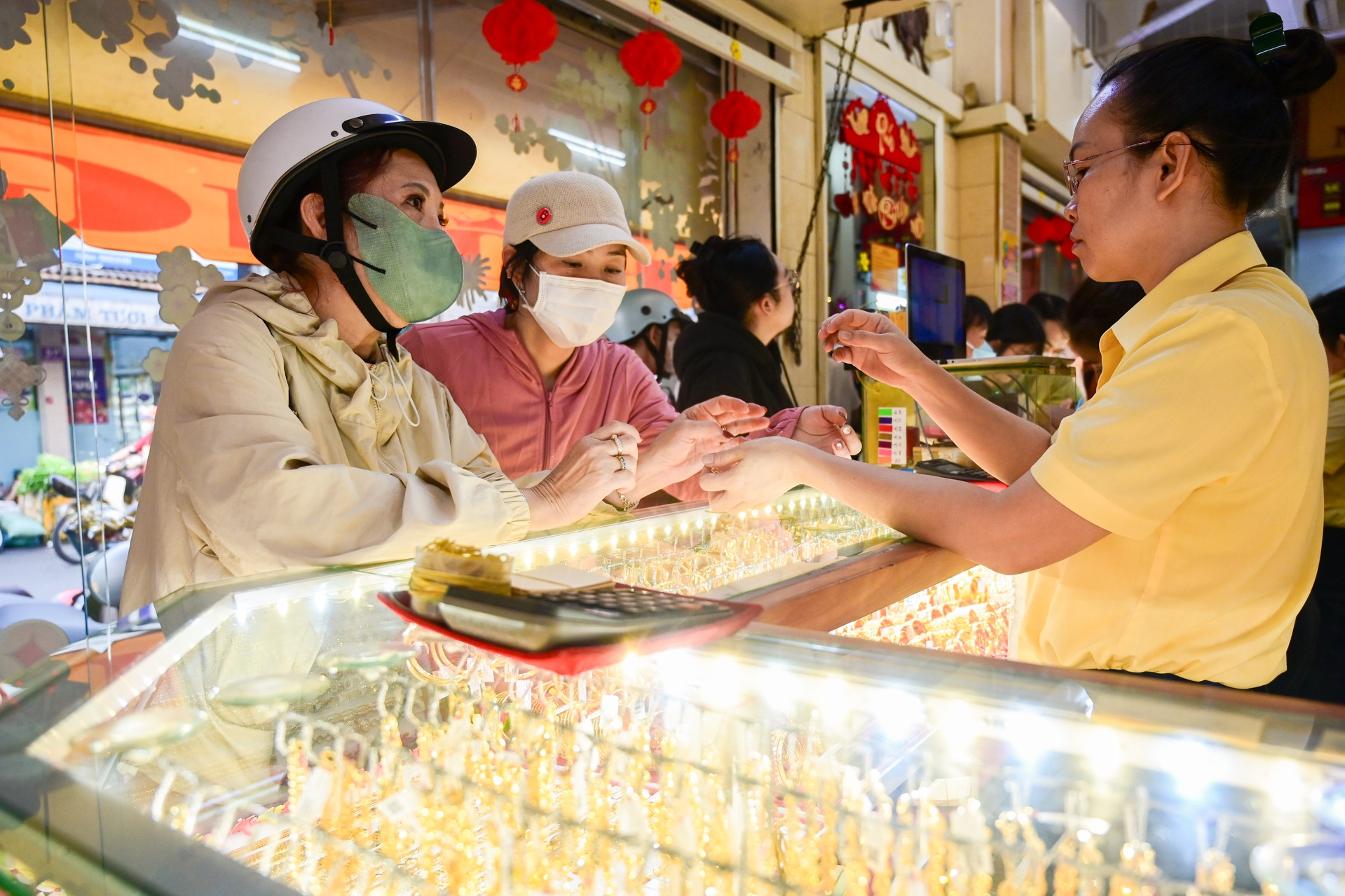 1774306744 85 Gia vang giam sau roi bat tang manh Co nen