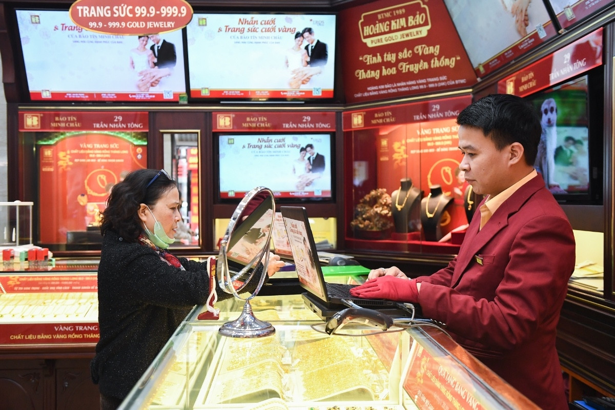 Cửa hàng vàng Bảo Tín Minh Châu ở Trần Nhân Tông đột ngột đóng cửa 4 1774431364 911 Cua hang vang Bao Tin Minh Chau o Tran Nhan
