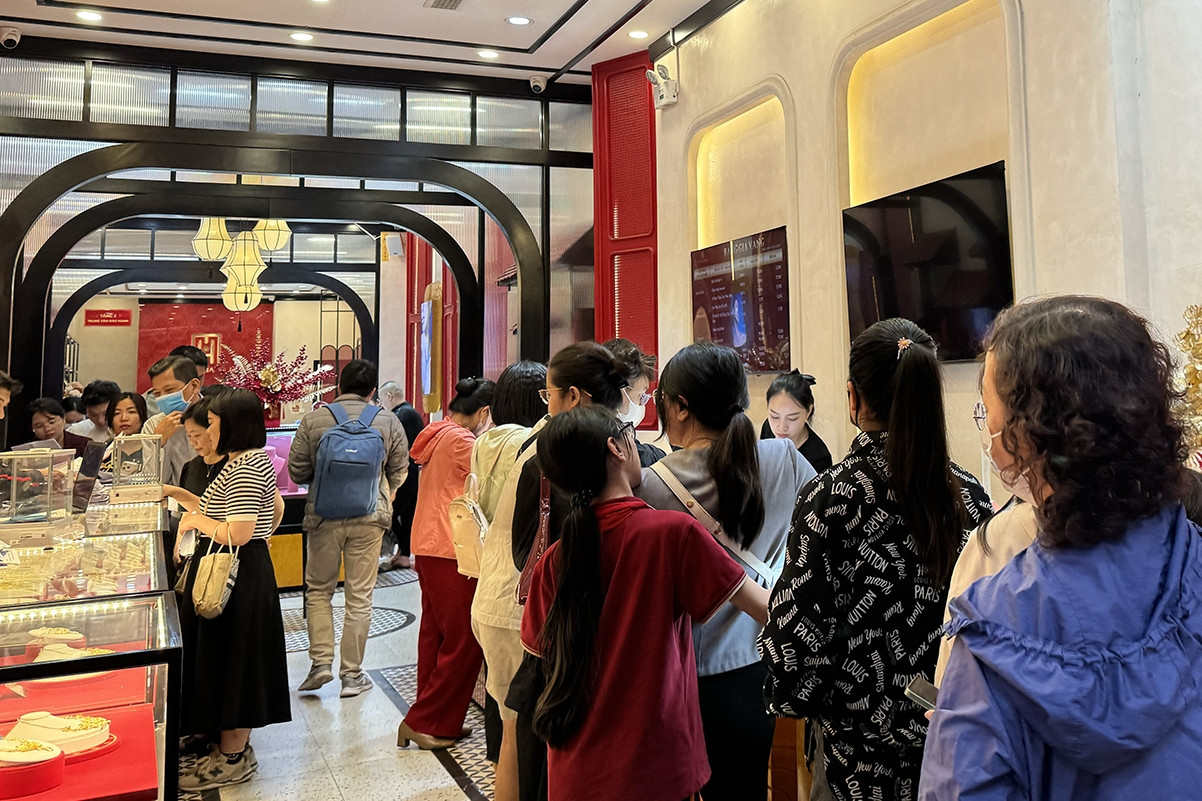 1774587605 690 Mua vang o Bao Tin Minh Chau Duoi 2 chi