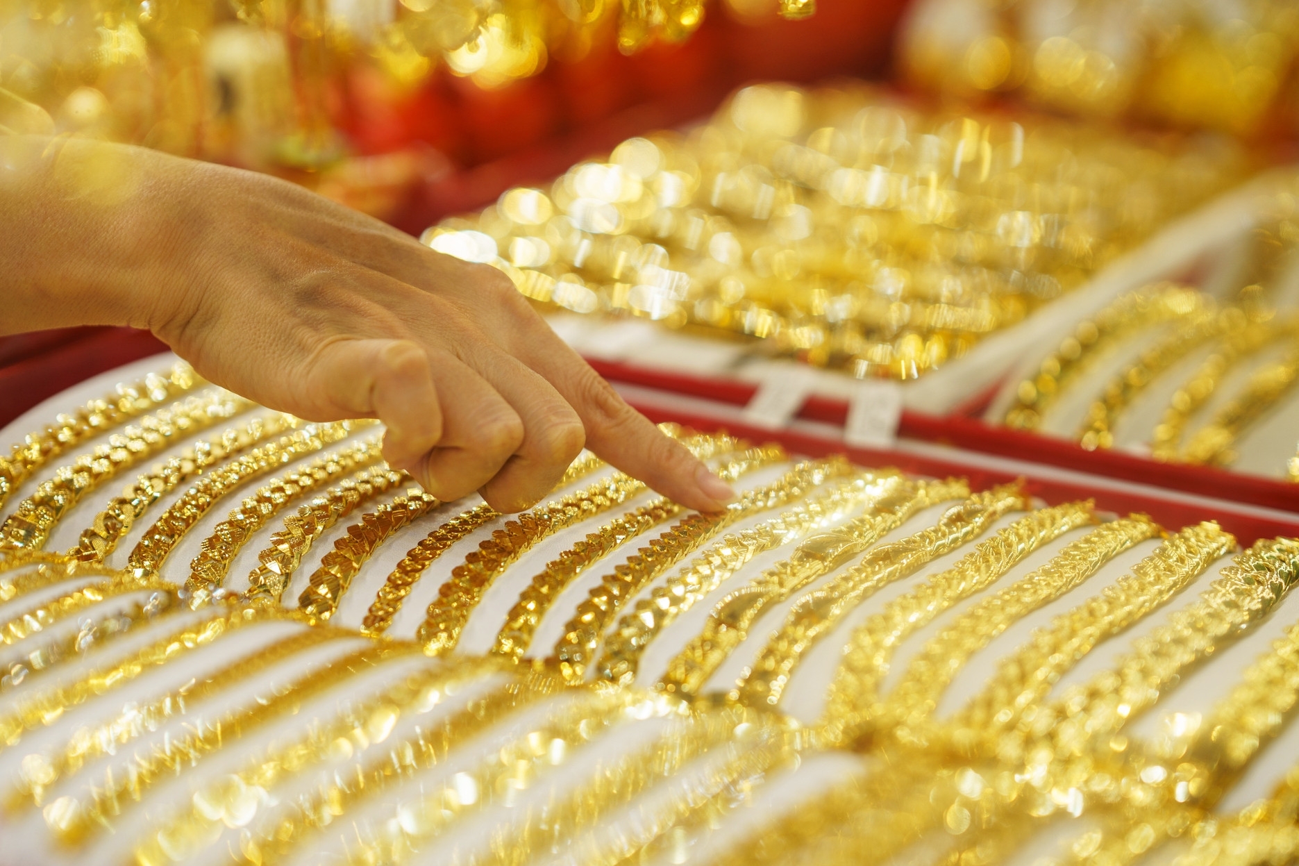 Bán vàng kiểu lấy giấy hẹn, ‘trả tiền trước - nhận vàng sau’ có đúng luật? 2 Ban vang kieu lay giay hen ‘tra tien truoc