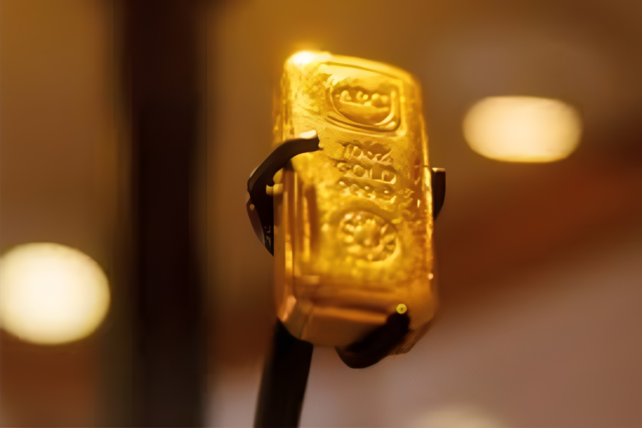 Sự thật phía sau cú lao dốc của vàng giữa cơn bão bất ổn 3 1775173983 283 Su that phia sau cu lao doc cua vang giua