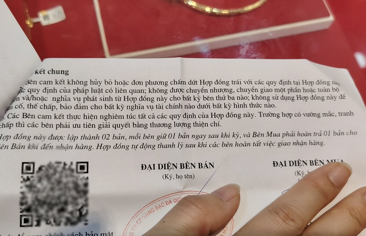 Giá vàng tăng vọt sau khi khách chốt đơn online, cửa hàng 'lật kèo' 2 1775914086 432 Gia vang tang vot sau khi khach chot don online