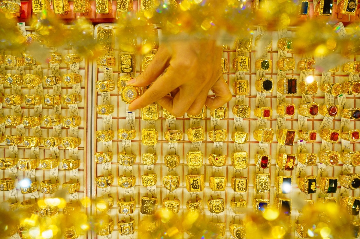 Giá vàng lao dốc, dầu tăng vọt sau tín hiệu căng thẳng Trung Đông 2 1776049984 373 Gia vang lao doc dau tang vot sau tin hieu