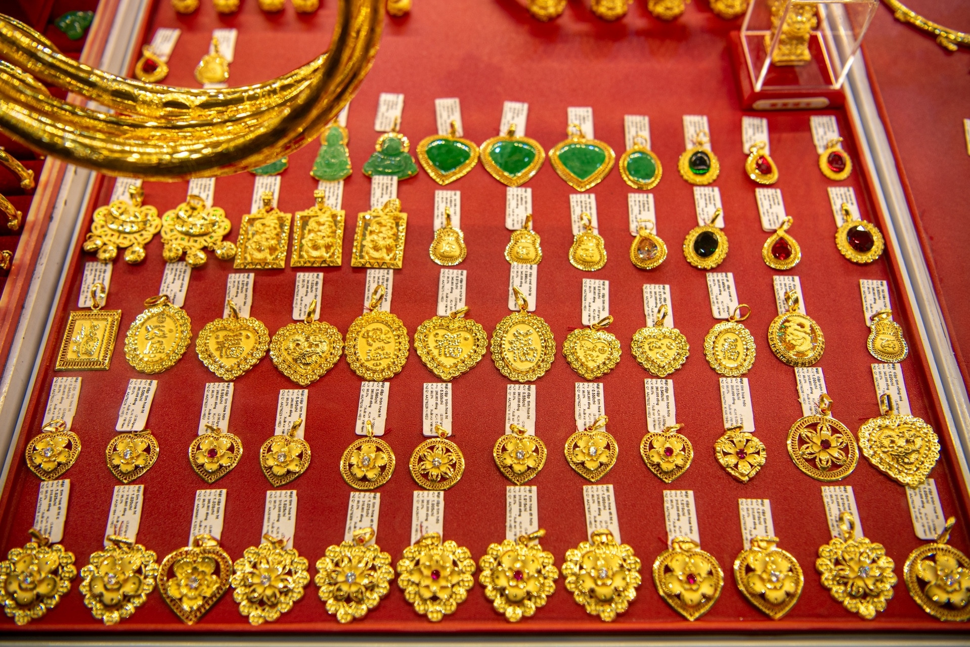 Ba yeu to chi phoi gia vang ma nha dau